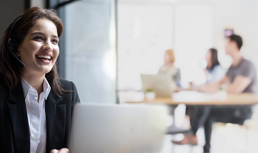 Featured image for “The Pros and Cons of the Hybrid Workplace Model”
